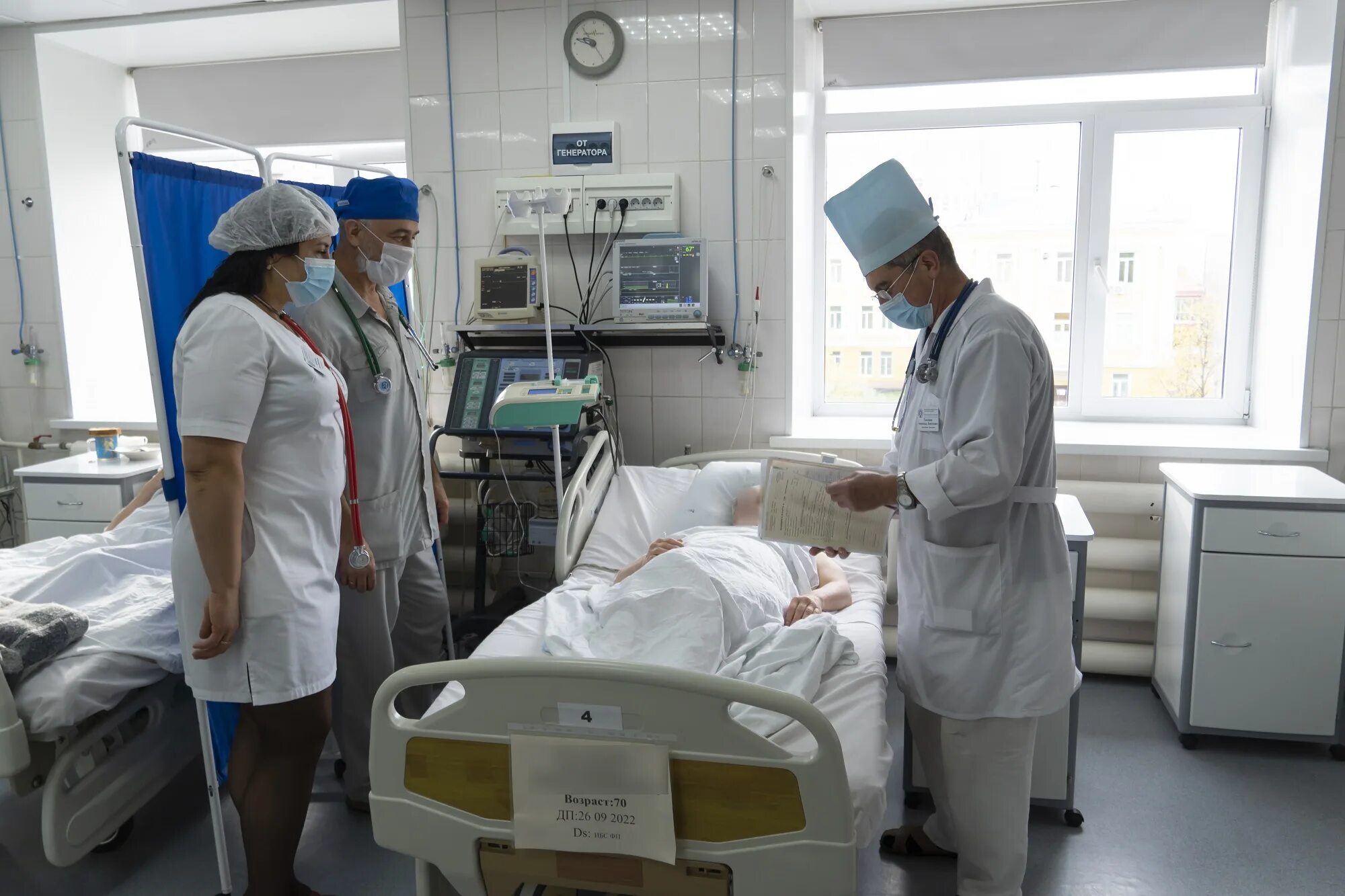 Как проходит день в больнице. Мужчина на больничной койке. Наркологическая клиника 17 москва реабилитация. Как проходит день в больнице. Сапожников сергей павлович чгу медфак.