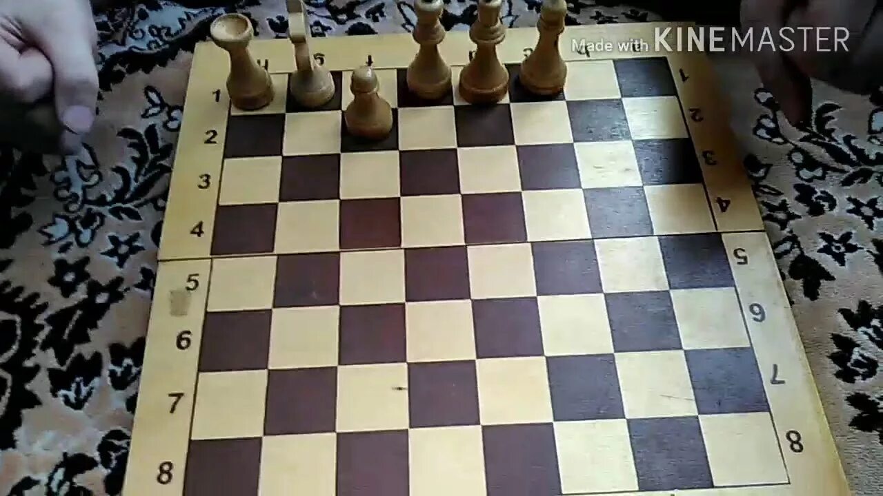 Пешка в шахматах рубит. Пешка рубит назад в шахматах. Пешки могут рубить назад в шахматах. Рубят ли назад в шахматах. Могут ли пешки рубить назад в шахматах