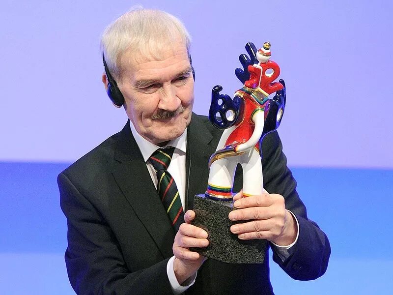 Станислав петров который в 1983. 1983 станислав петров предотвратил ядерную войну. Станислав евграфович петров в 1983 году. Подполковник станислав петров. Станислав петров который в 1983.