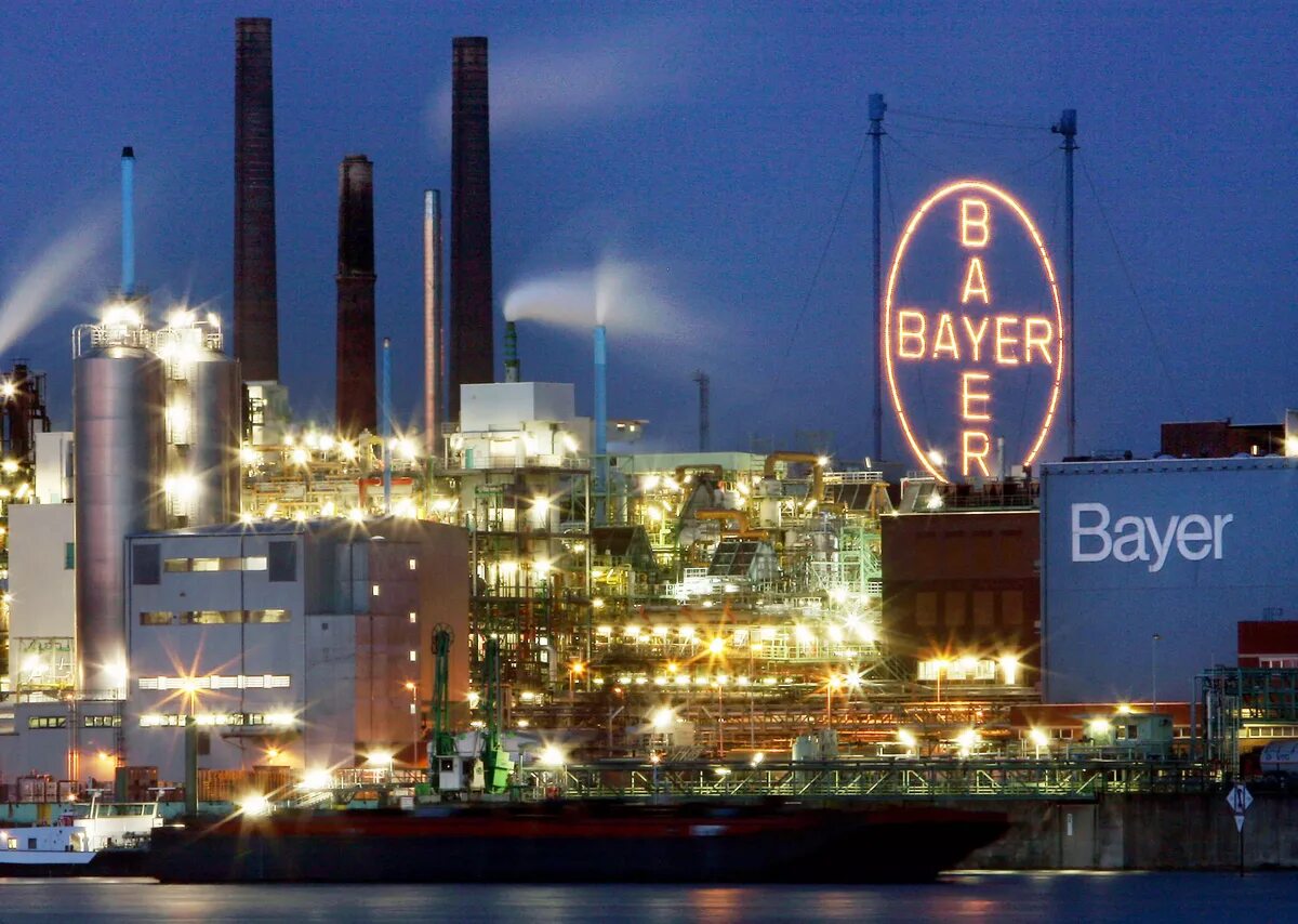 Западная европа производство. Завод Байер в Германии. Промышленность Германии Bayer. Химический завод в Германии. Химическая промышленность ФРГ.