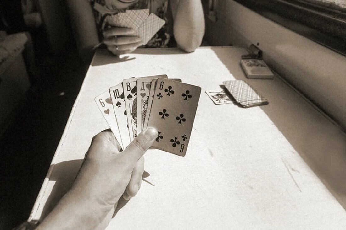 Карты дура. Карты играть. Карточный шулер. Азартные игры в СССР. Карточные шулеры в поезде.