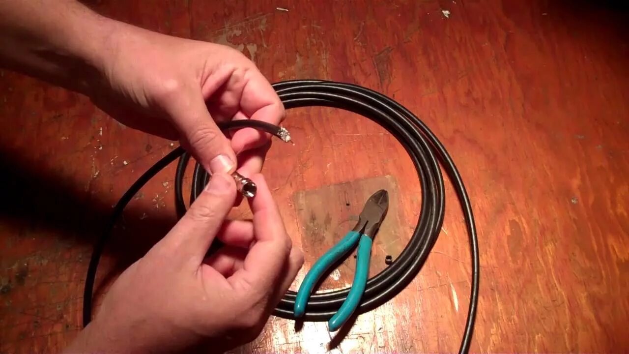 Какой лучший кабель для телевизора. Connection coaxial cable. коаксиальный кабель для телевизора бухта. проблема с телевизионным кабелем. rolling out for cable.
