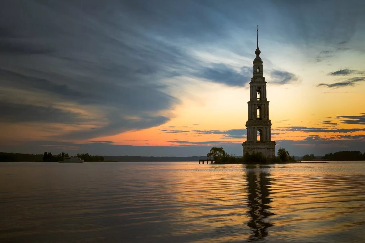 Калязин церковь в воде. Затопленная калязинская колокольня калязин. калязинская колокольня. тверская область. калязин.. колокольня никольского собора в калязине. колокольня никольского собора города калязин.