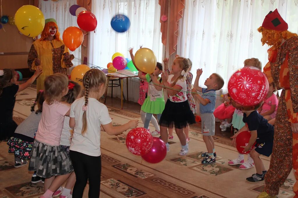 Воздушные шарики младшая группа. Праздник воздушных шаров в детском саду в младшей группе. Развлечение в ДОУ праздник воздушных шаров. Праздник воздушных шариков конкурсы. Сценарий праздника воздушных шаров.