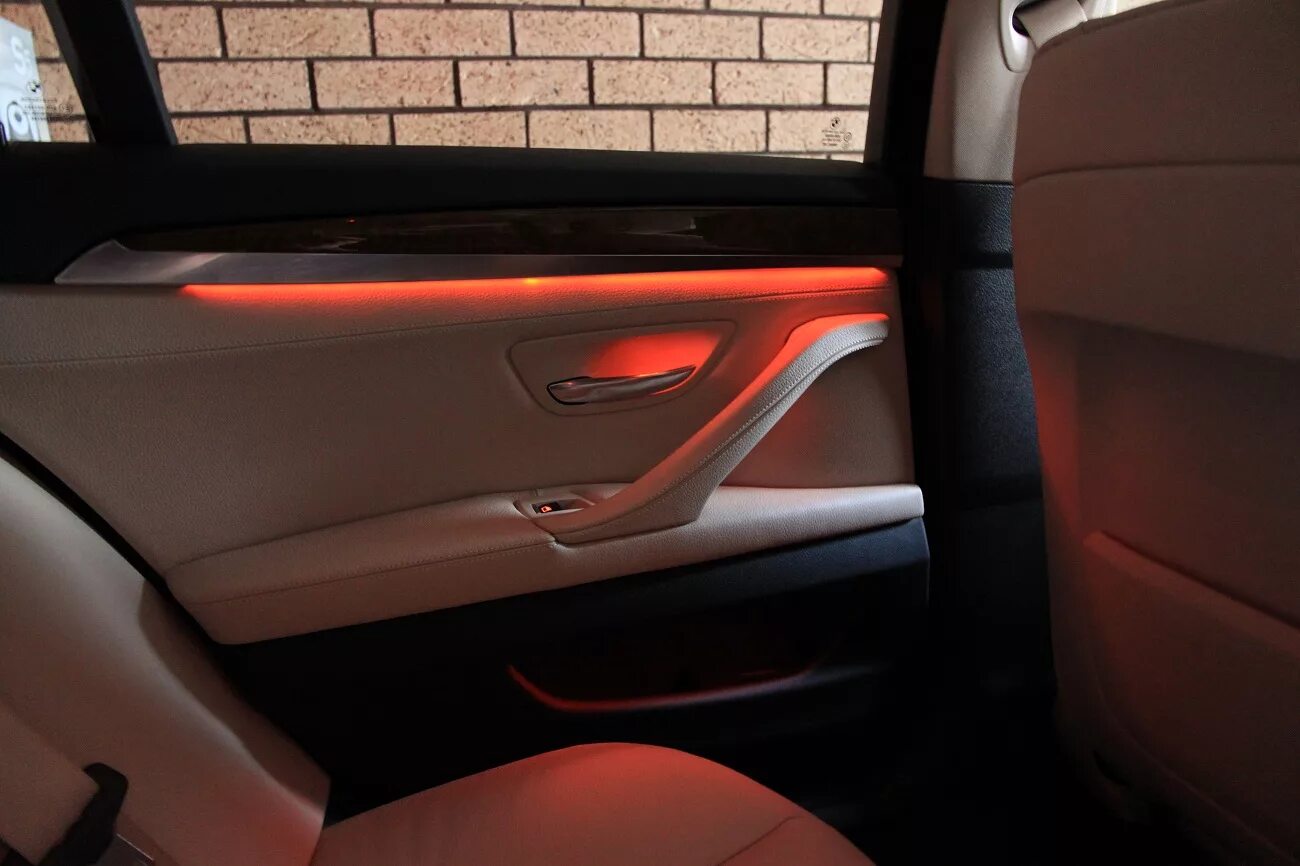 Подсветка карты дверей. BMW 3 f30 Ambient Light. Ambient Light BMW x5 e70. BMW f10 Light Interior. Ambient подсветка BMW e70.