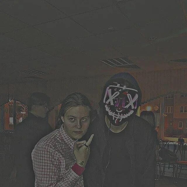 морская нимфа из пиратов карибского моря. аттестат в крови по бокам конвой бутырка. песня а меня везут под сирены вой. песня а меня везут под сирены вой. а меня везут под сирены вой.