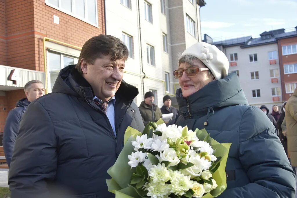 Вручение ключей от квартир. Вручение ключей переселенцев в Губкине. Губкин сейчас. Вручение ключей от квартир Крейда Белгород. Губкин говорит новости сегодня