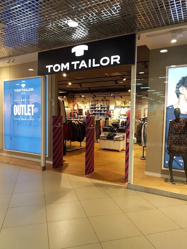 Тц орджоникидзе 11. Tom Tailor Москва. Tom Tailor магазин. Tom Tailor ТЦ галерея. Том Тейлор магазины в Москве.