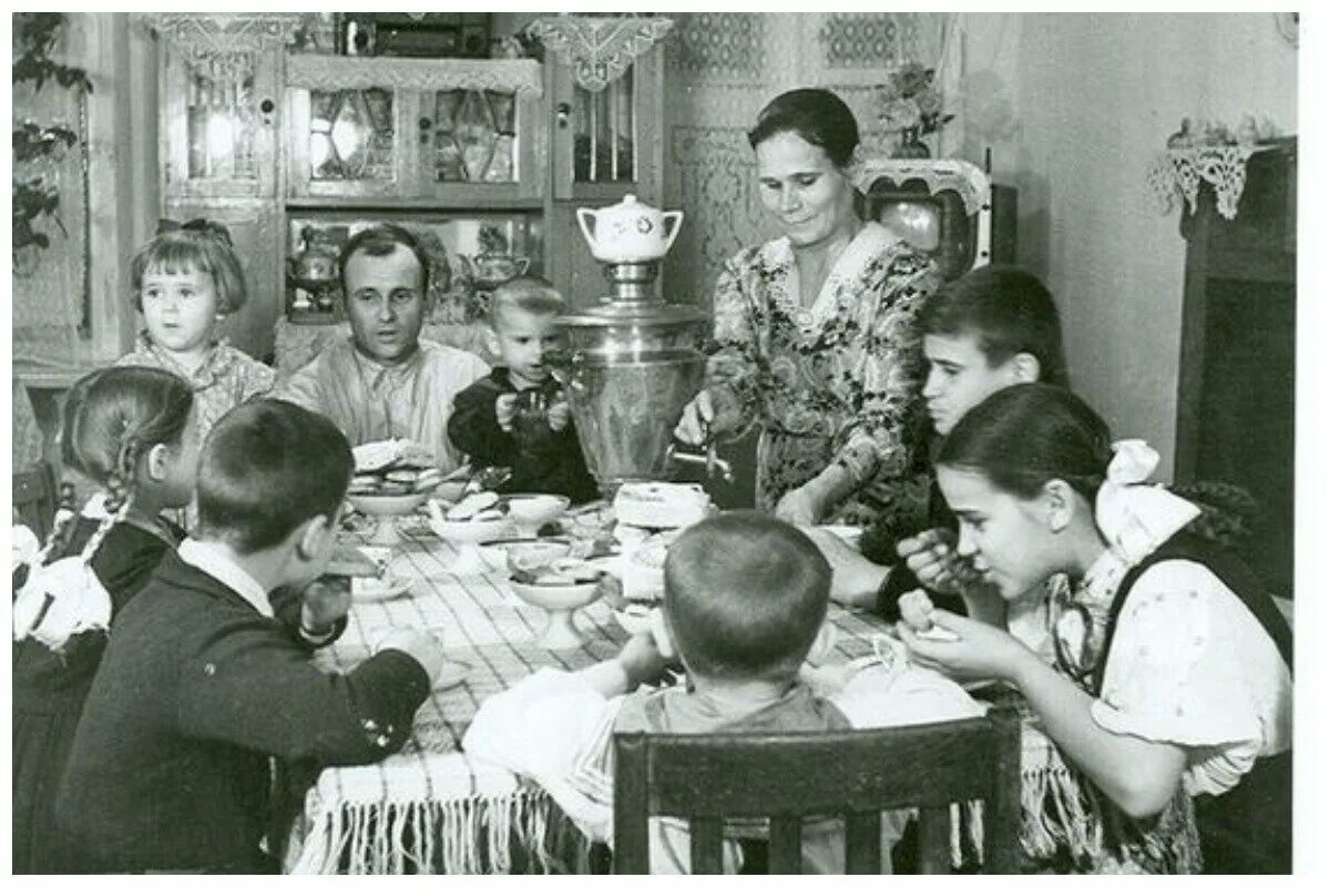 Семья советских семь детей. Советское застолье. семейное застолье ссср. застолье в 80-е годы. семья ссср.