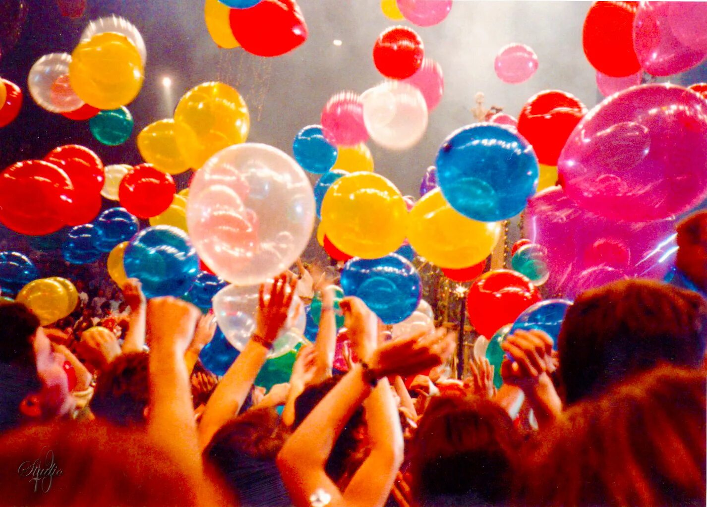 Шары на праздник. Воздушные шары. Шарики праздник. Воздушный шарик.
