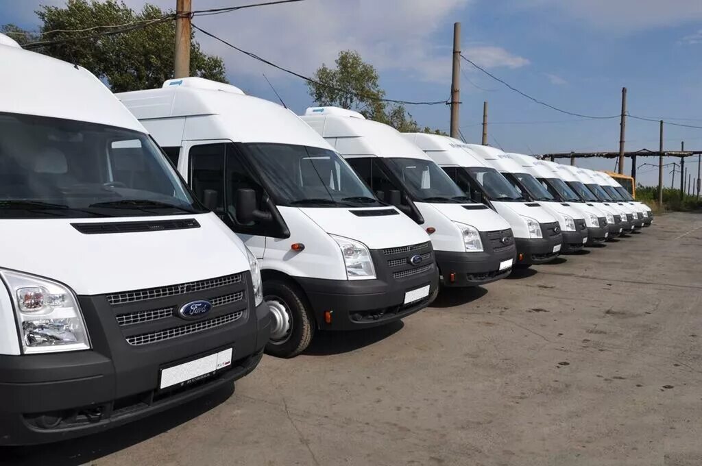 Работа на микроавтобус д. Автопарк газелей. автопарк микроавтобусов. пассажирский микроавтобус. парк автомобилей газелей.