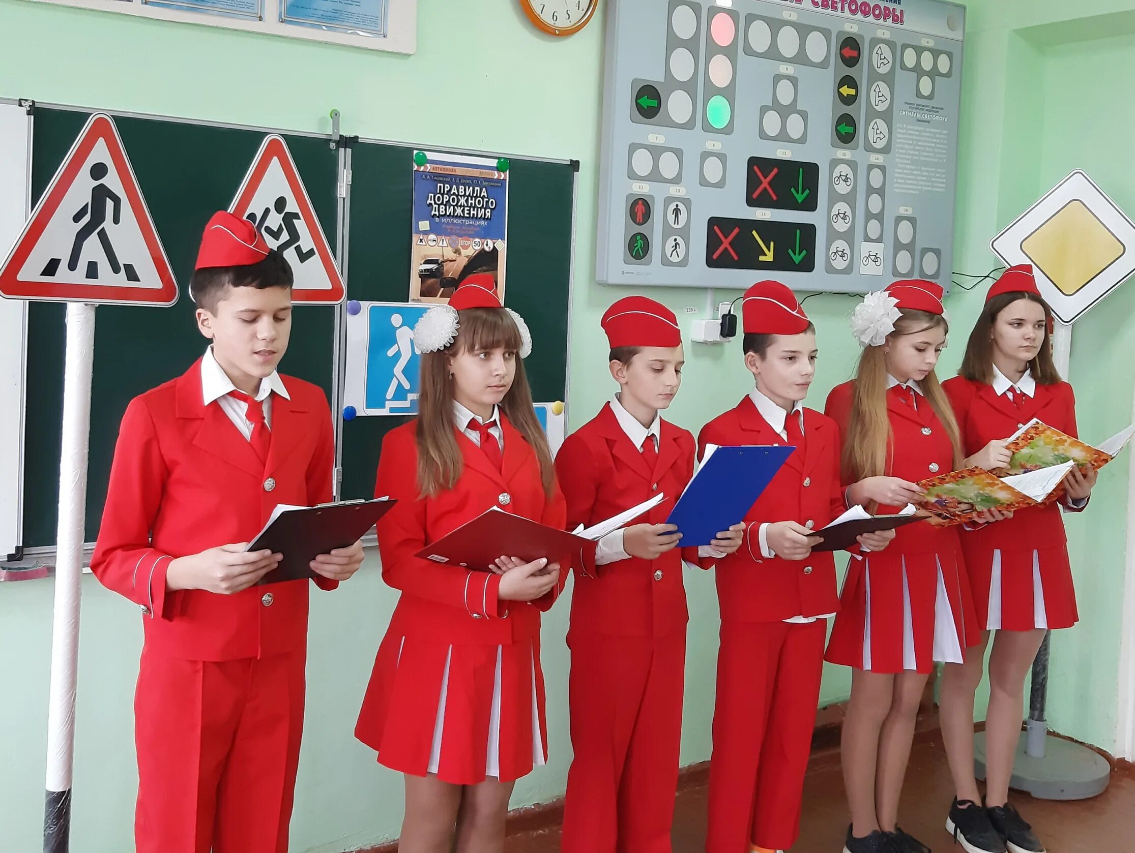 Атрибуты юид. Юный инспектор. Форма юных инспекторов дорожного движения. Юный инспектор. Юный инспектор.