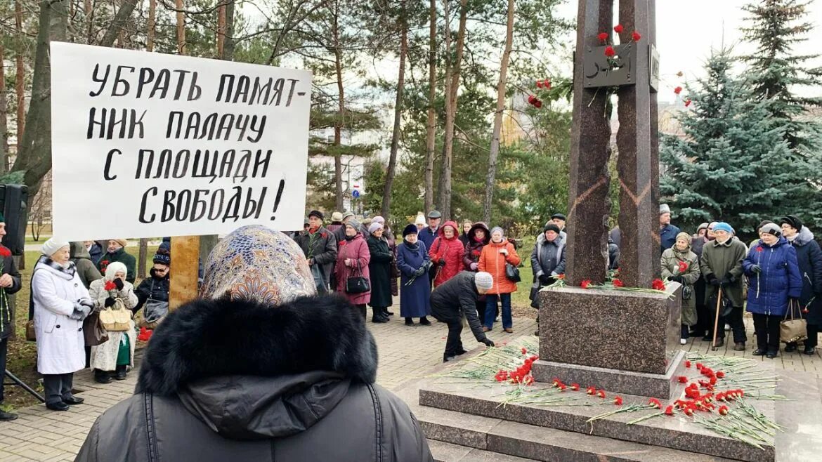 Шаман памяти жертв. Памятник политическим репрессиям Казань. Памяти жертв политических репрессий Казань. Памятник жертвам репрессий Казань. Памятник жертвам политических репрессий Казанский репортер.