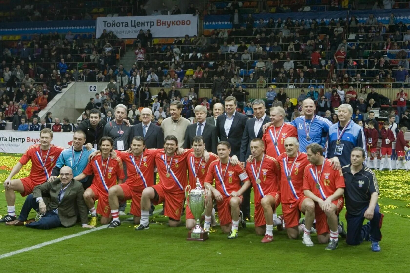 Cup 2013. Кубок легенд Еременко. Сборная России по футболу 2013. Футбольный турнир Кубок легенд. Кубок легенд Кубок.