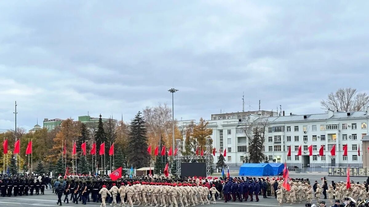 6 ноября 22. Парад памяти 7 ноября 2022 Самара. Площадь Куйбышева Самара парад. Самара парад памяти 7 ноября. Парад Самара 2022.