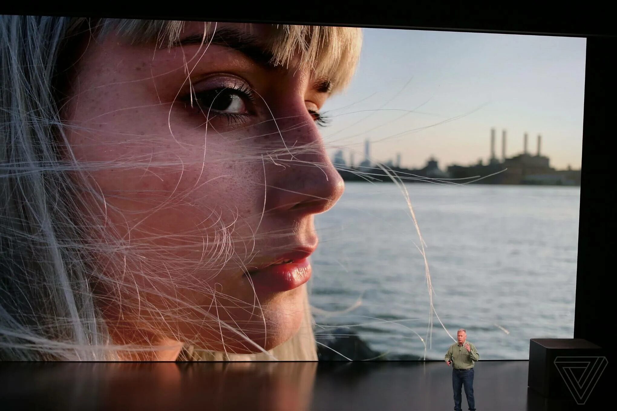 Deepsukebe обход. Карточка blur. Девушка в тумане. Женщина в дымке. Io фото.