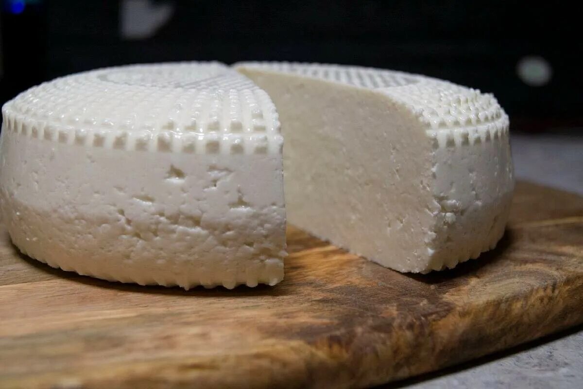 Сыр из молока. Козий сыр 4.360. Домашний козий сыр. Мягкий козий сыр. Сыры из козьего молока.