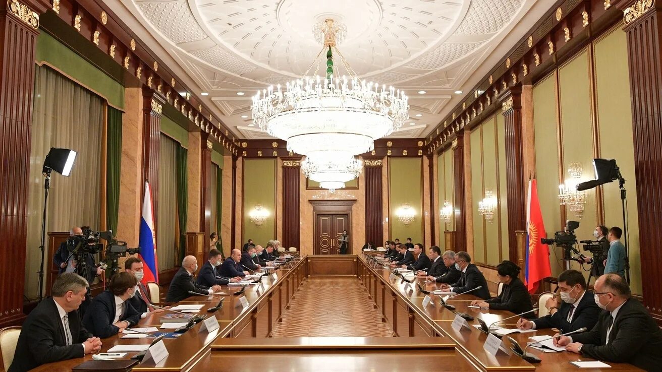 Владимир путин и садыр жапаров. Резиденция вице президента сша. Обама в белом доме. Кабинет министров сша при байдене. The meeting with the president.