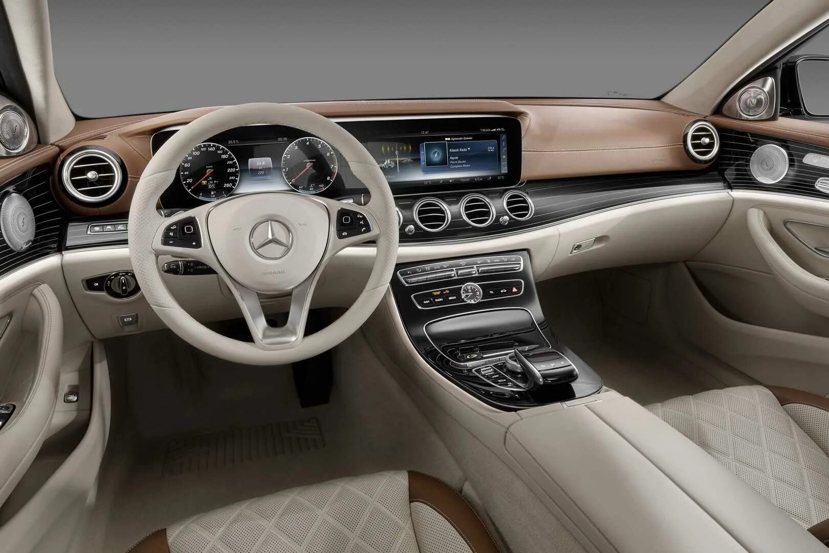 Е класс модели. Мерседес Бенц e class 2016. Mercedes Benz e class 2022 Interior. Mercedes Benz s class w213. Mercedes w213 Interior.