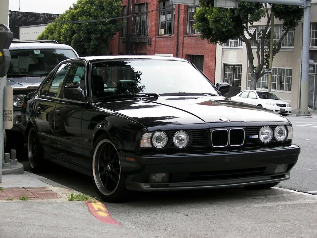 Бмв е34 тюнинг. Bmw m5 е34. bmw 5 e34 черная. бмв е34 m5. bmw m5 e34 black.