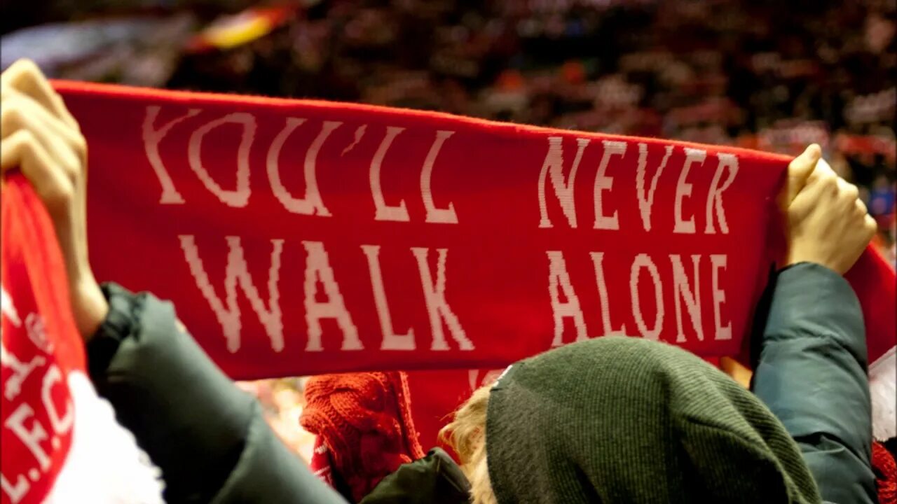 Поят ю. YNWA Ливерпуль. Liverpool never walk Alone. Ливерпуль you'll never walk Alone. You never walk Alone Ливерпуль.