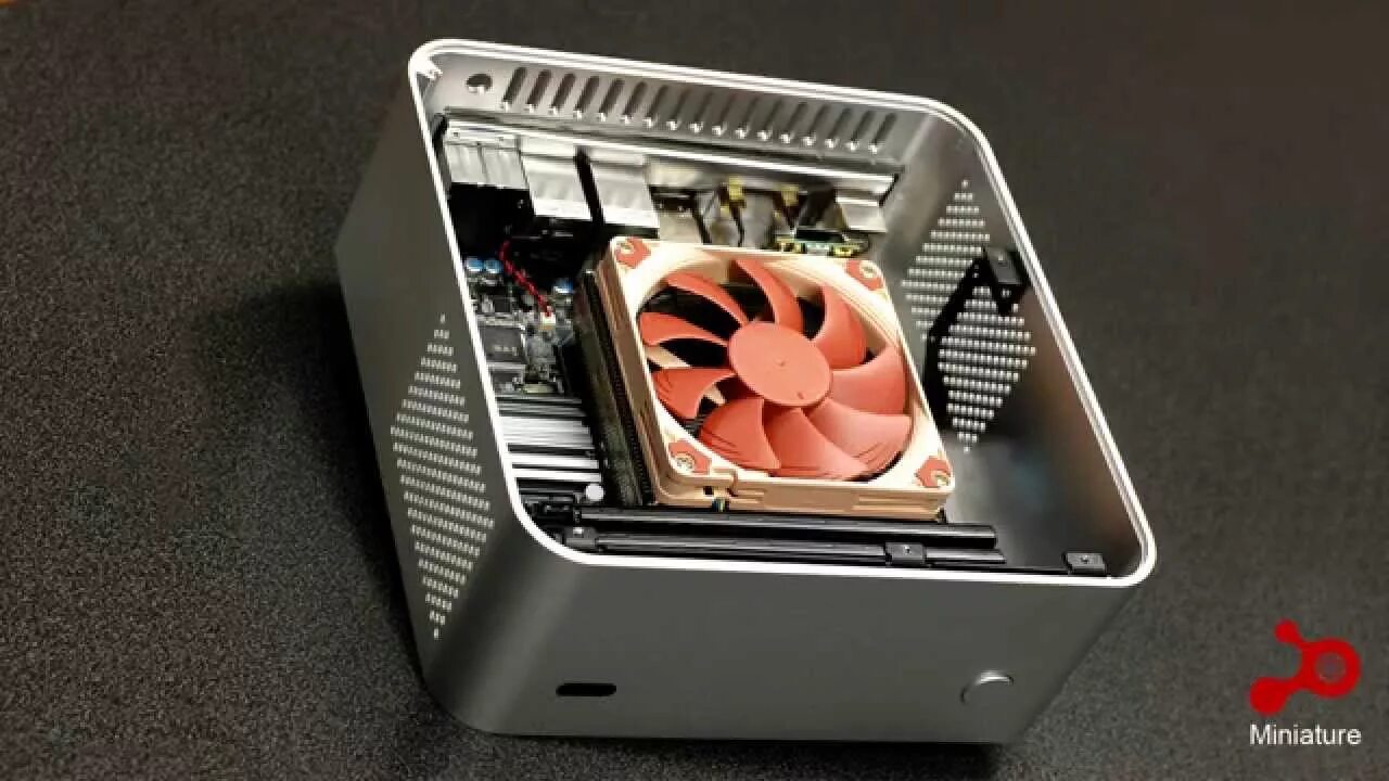 Mini itx вентилятор. Slim mini itx case. thermaltake engine 27. mini itx mesh case. mini itx сборка 2025.