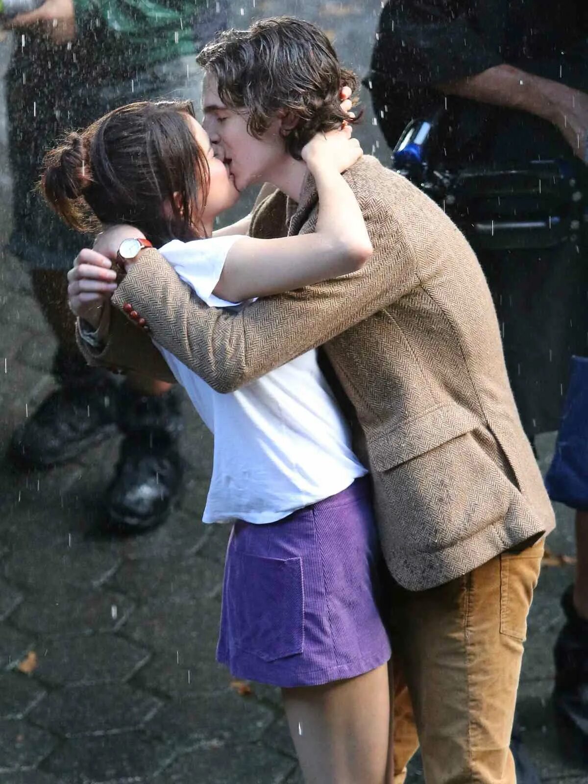 Тимоти шаламе и селена гомес в фильме. Шаламе и сирша ронан. Али и нино арты 18. Тимоти чаламет и селена гомес. Сирша ронан и тимоти шаламе поцелуй.