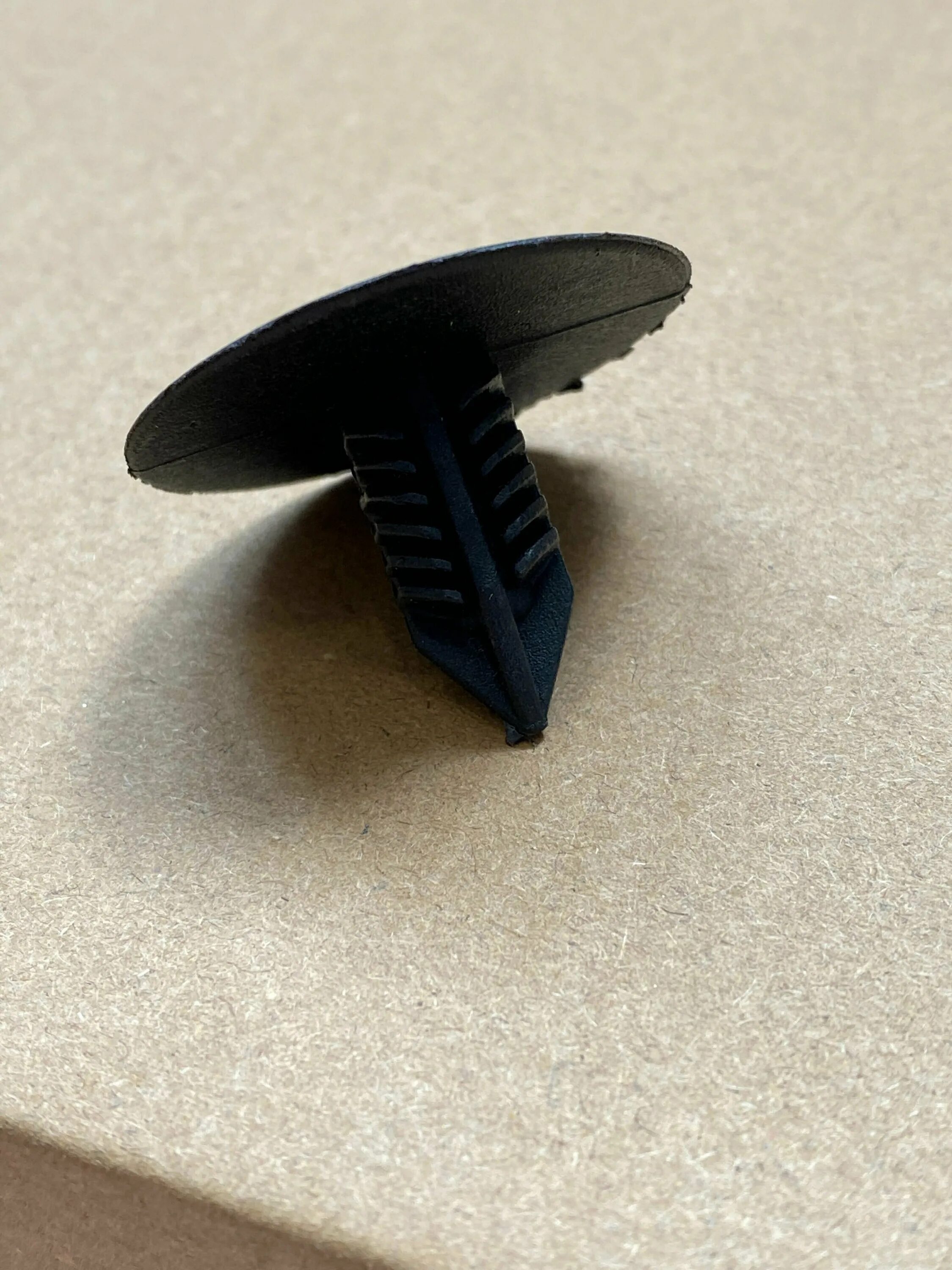 Renault 769841366r пистон. пистон 054000001r. пистоны для рено сценик 2. пистон клипса renault megane 2. рено кангу клипса двери.