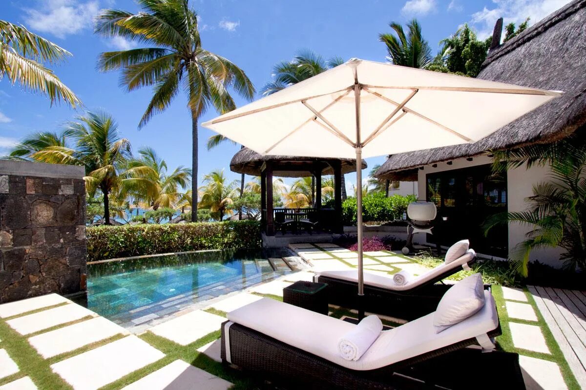 Lux belle mare resort. Belle mare Маврикий. Lux Belle mare Mauritius Hotel. Пляжная вилла Люкс. Маврикий виллы на воде отель.