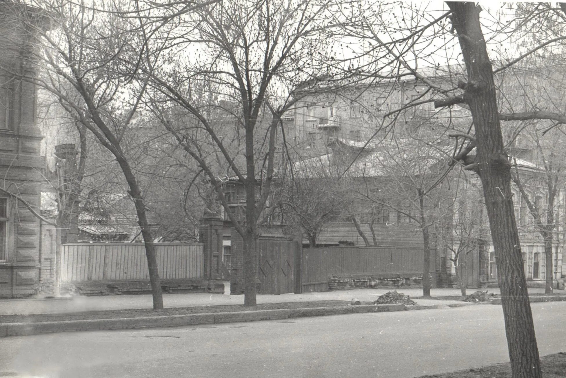 Улица рабочая Саратов. Рабочая улица Старая. Улица Рогова старые фотографии. Улица Чапаева строительный техникум.