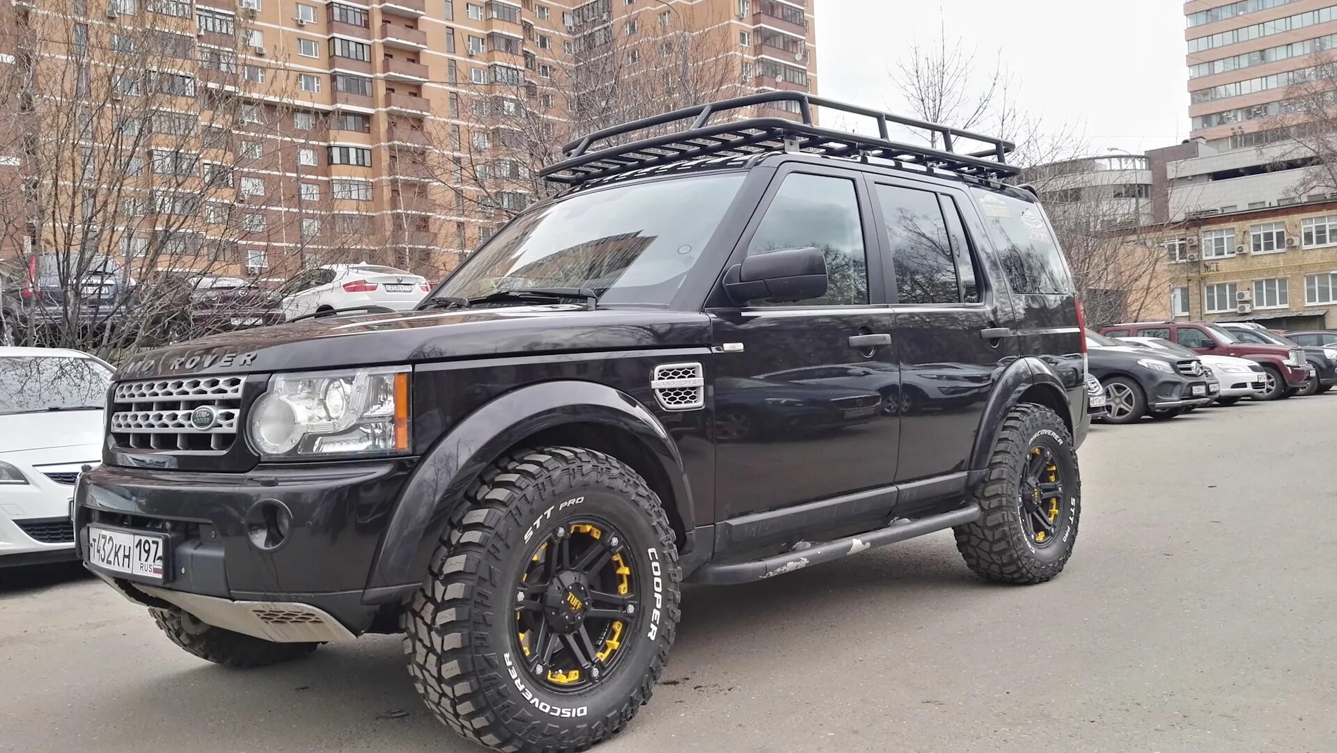 Колеса ленд ровер дискавери. Land Rover Discovery 2 35 колеса. Land Rover Discovery 3 лифт. Ленд Ровер Дискавери на 35 колесах. Land Rover Discovery 3 33 дюйма.