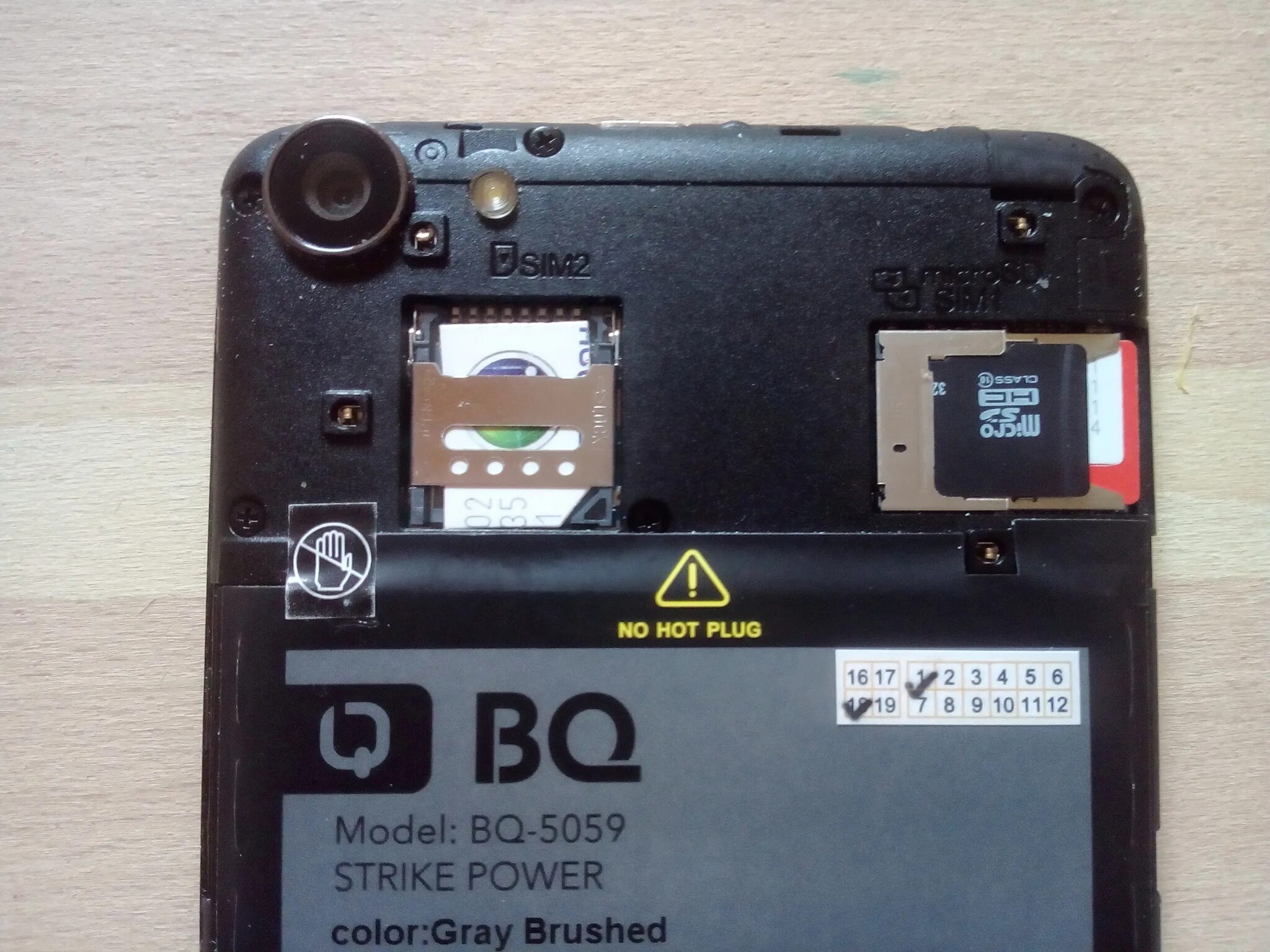 Bq вставить симку. Bq 5059 strike. bq 5059 схема платы. где симкарта у bq. bq7040g как вставить симку.