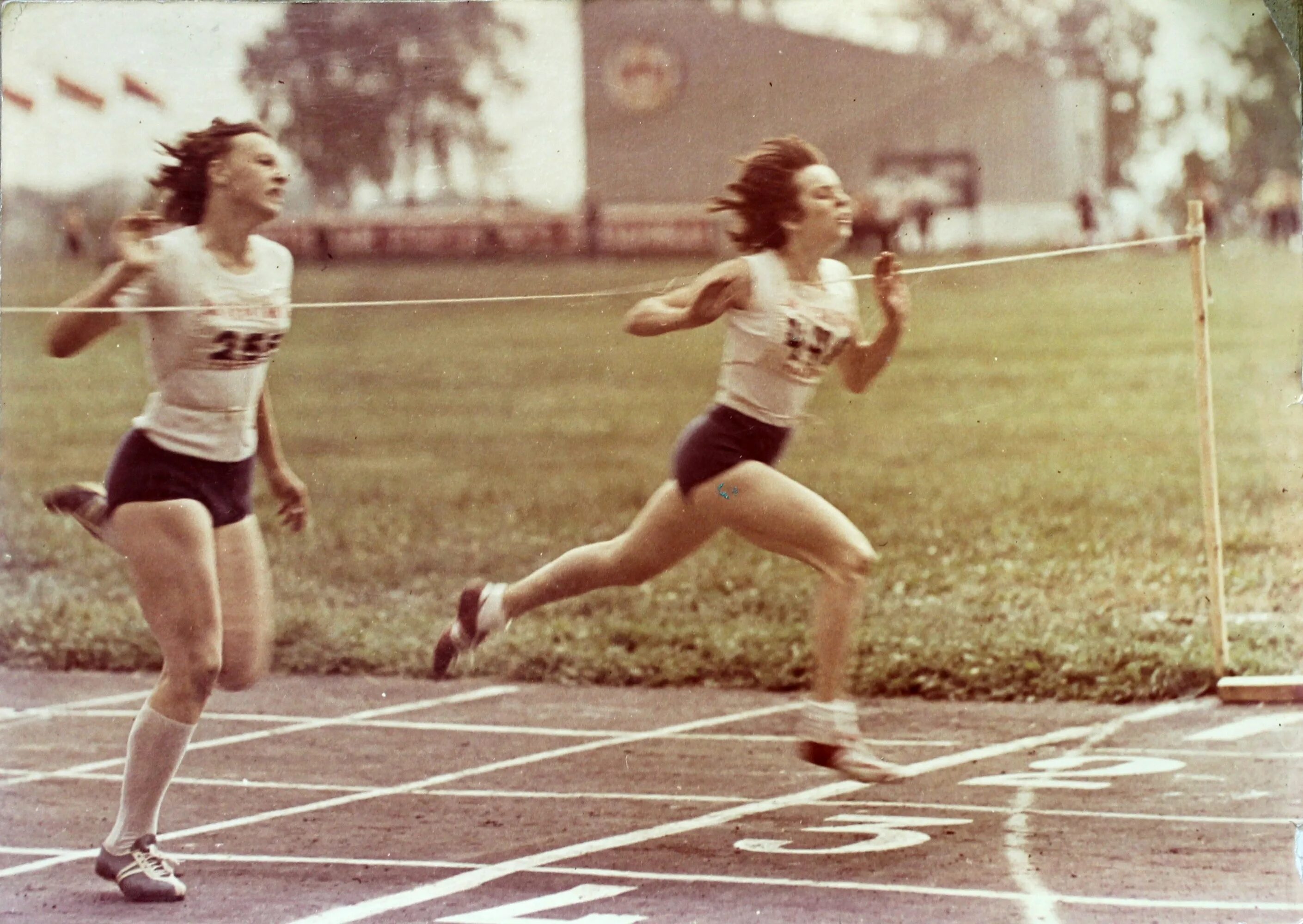 Любера 1980. Спорт в ссср в 70-е годы. Фарра фосетт рост. Школа ссср 60х физкультура. Советские волейболисты.