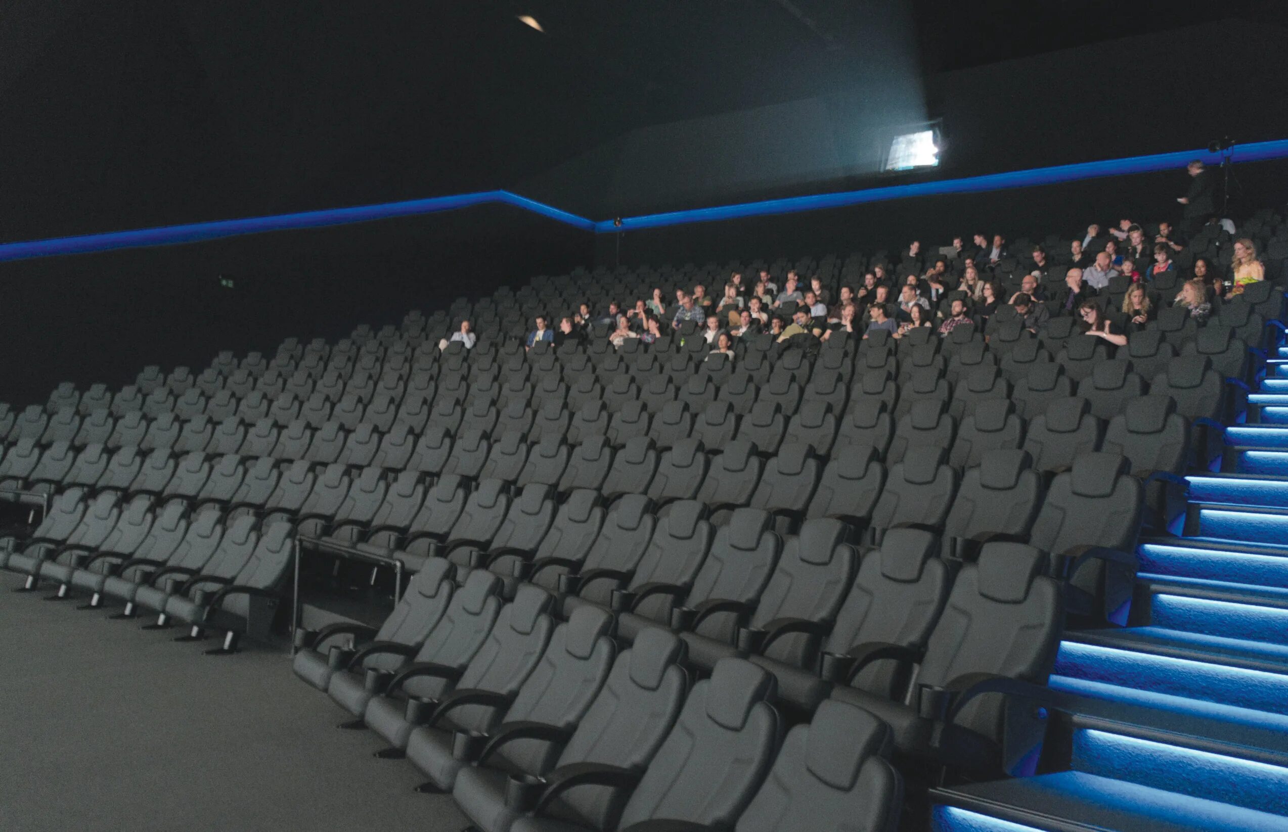 Кинотеатр атмосфера на завтра. Бутово молл кинотеатр dolby atmos. синема парк бутово молл зал атмосфера. зал кинотеатра в атмосфере. кинотеатр атмосфера зал море.