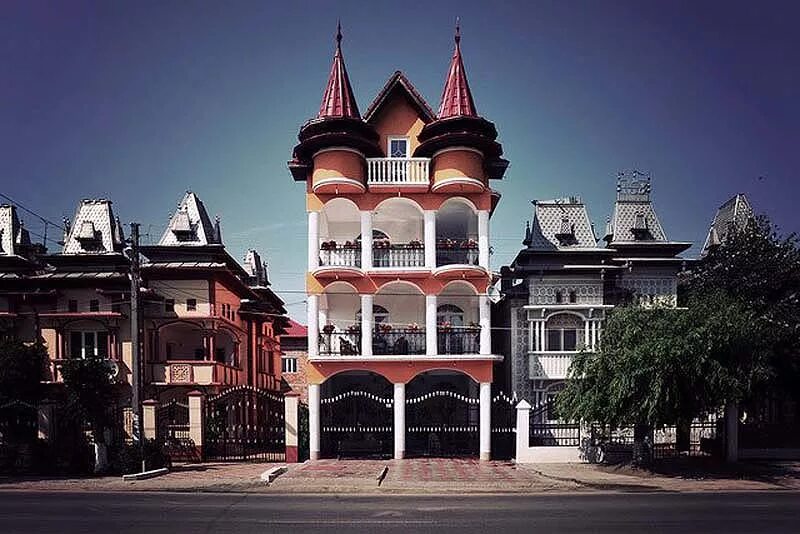 Цыганский город. Город бузеску румыния цыгане. Бузеску румыния. Город бузеску румыния. Цыганский город.