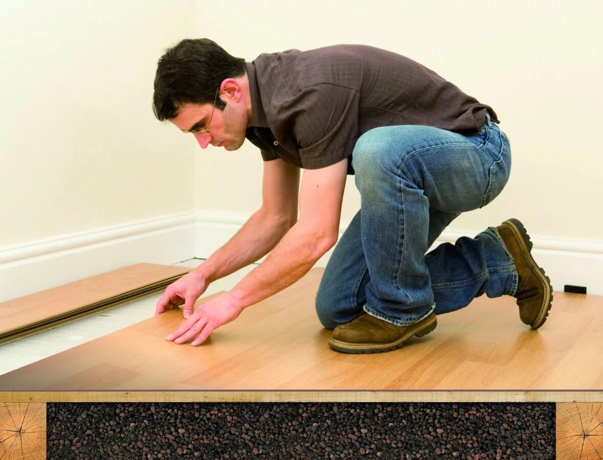 Вспученный паркет. Поднимаясь с пола после. Ламинат после потопа. Лежачая поза. Паркет после затопления.