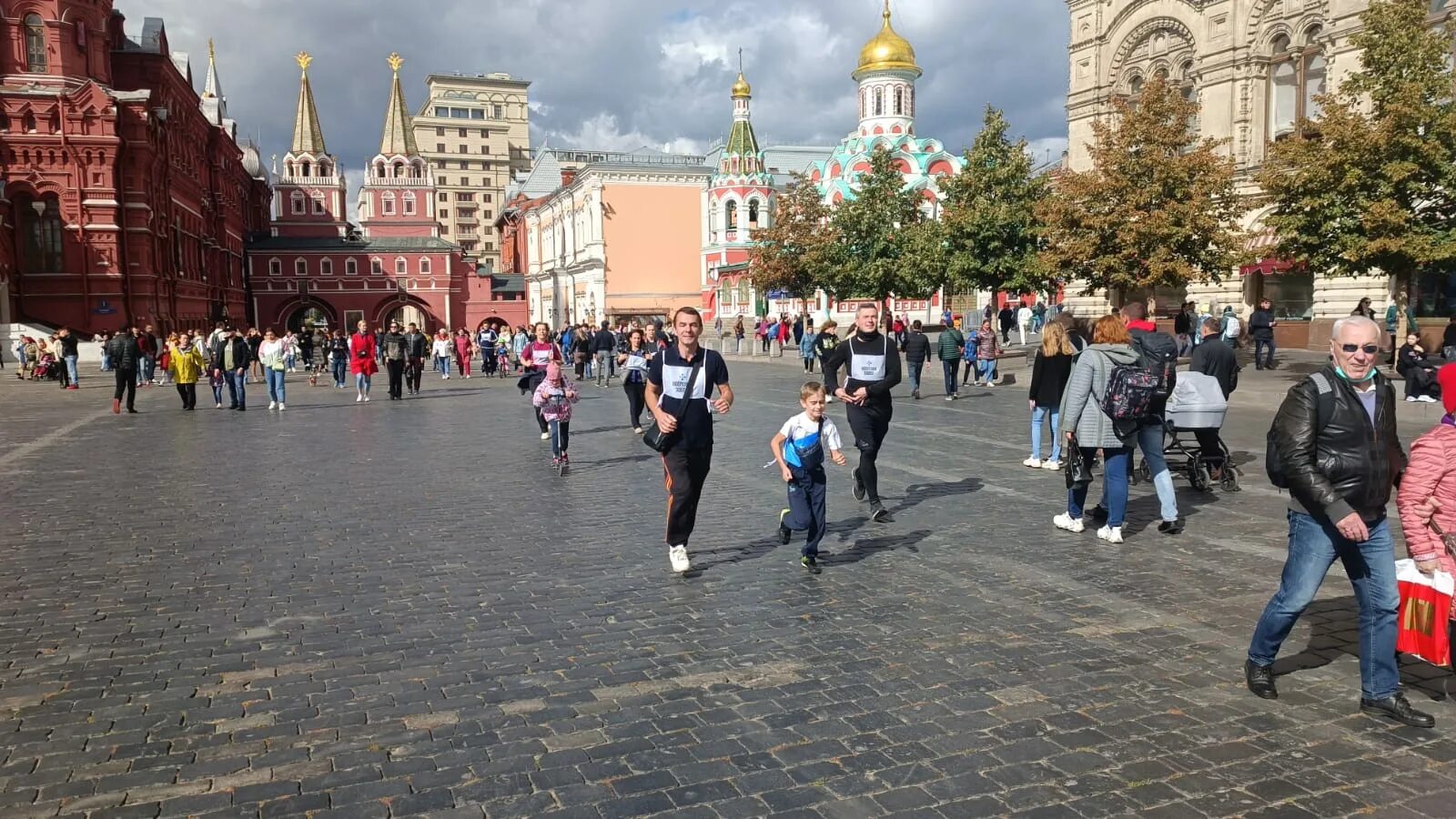 Главные новости в россии мире московский. Манежная площадь Москва. Красная площадь. Красная площадь сегодня. Толпа на красной площади.