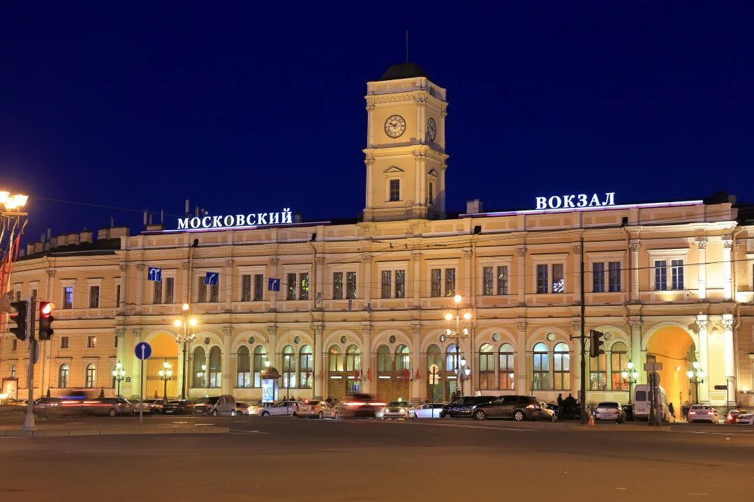 Московский вокзал на мгу. Площадь Восстания Московский вокзал Санкт-Петербург. Площадь Восстания Московский вокзал. Площадь Московского вокзала Питер. Московский вокзал Санкт-Петербург зима.