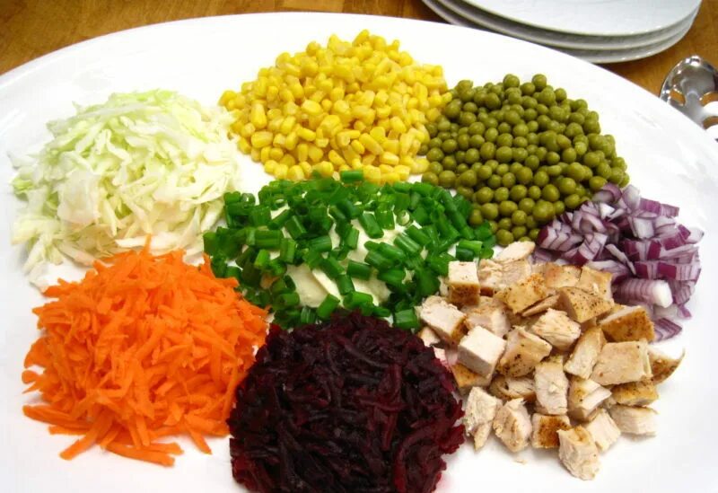 Салат козел в огороде с чипсами. Салат козел в огороде фото. Салат козёл в огороде с чипсами. Салат козёл св огороде. Салат ералаш с чипсами.