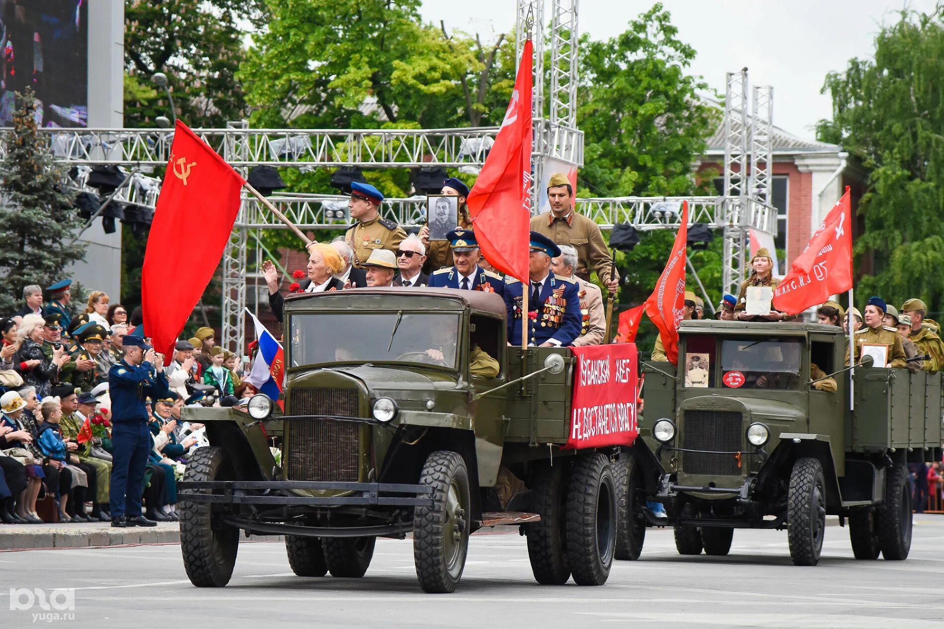 Парад Победы Краснодар. Парад ко Дню Победы в Краснодаре. Парад 9 мая Краснодар. Краснодар Театральная площадь день Победы. Краснодар парада