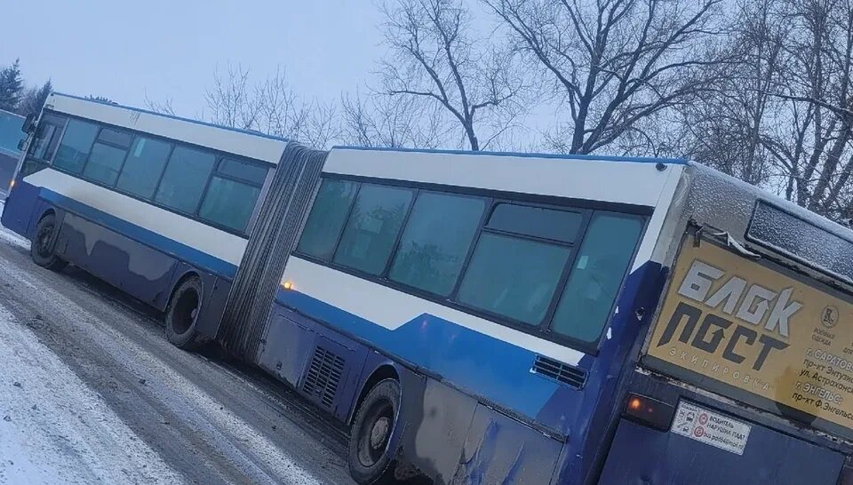 214 маршрутка энгельс. Автобус. Пассажирский автобус. Автобусы Саратова. Автобус фото.