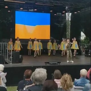Дети поют украинскую песню