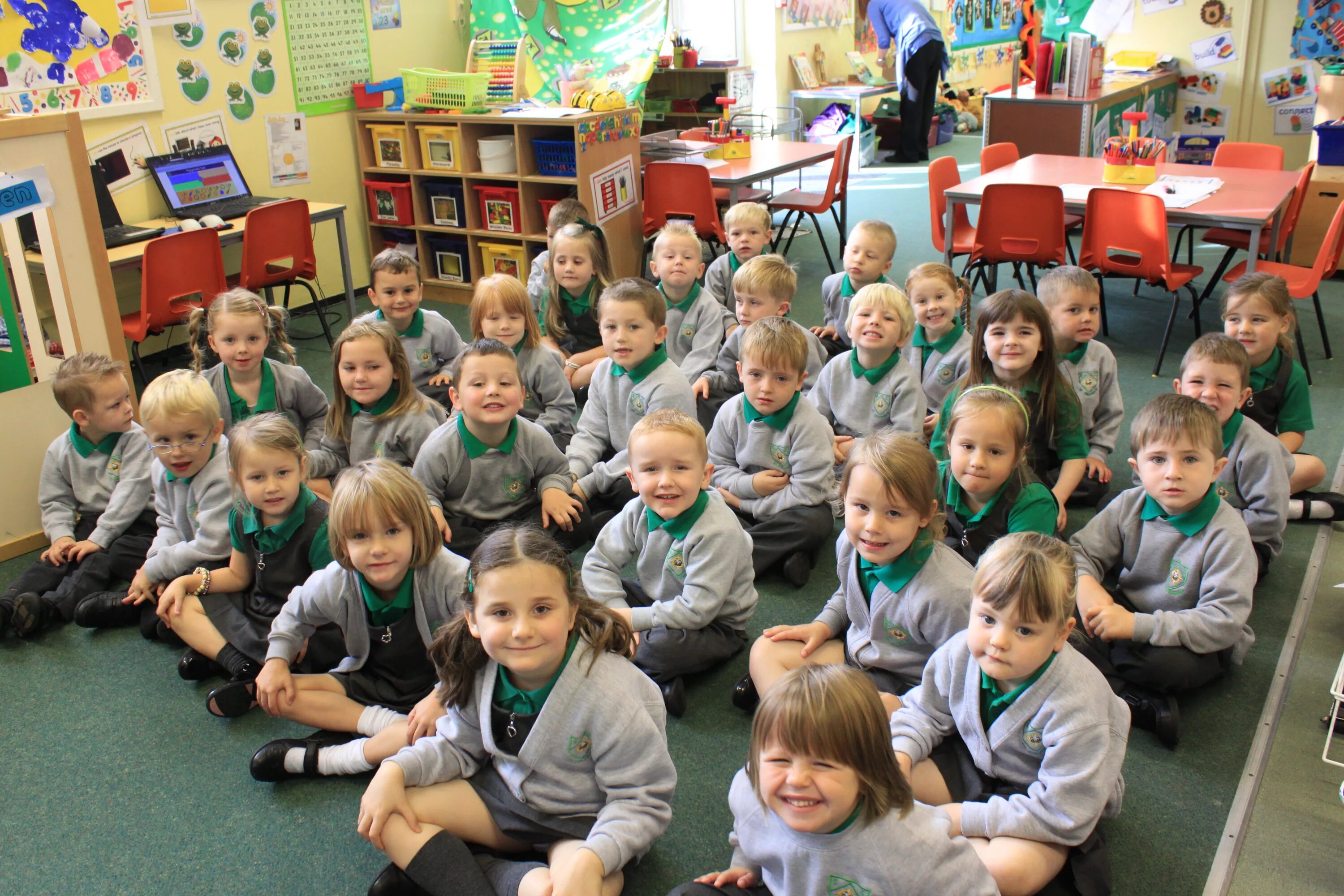 групповая работа детей в начальной школе. санкт петербург школа номер 34. вакансии в санкт петербурге начальные классы. учитель в школе. академическая гимназия домодедовская.