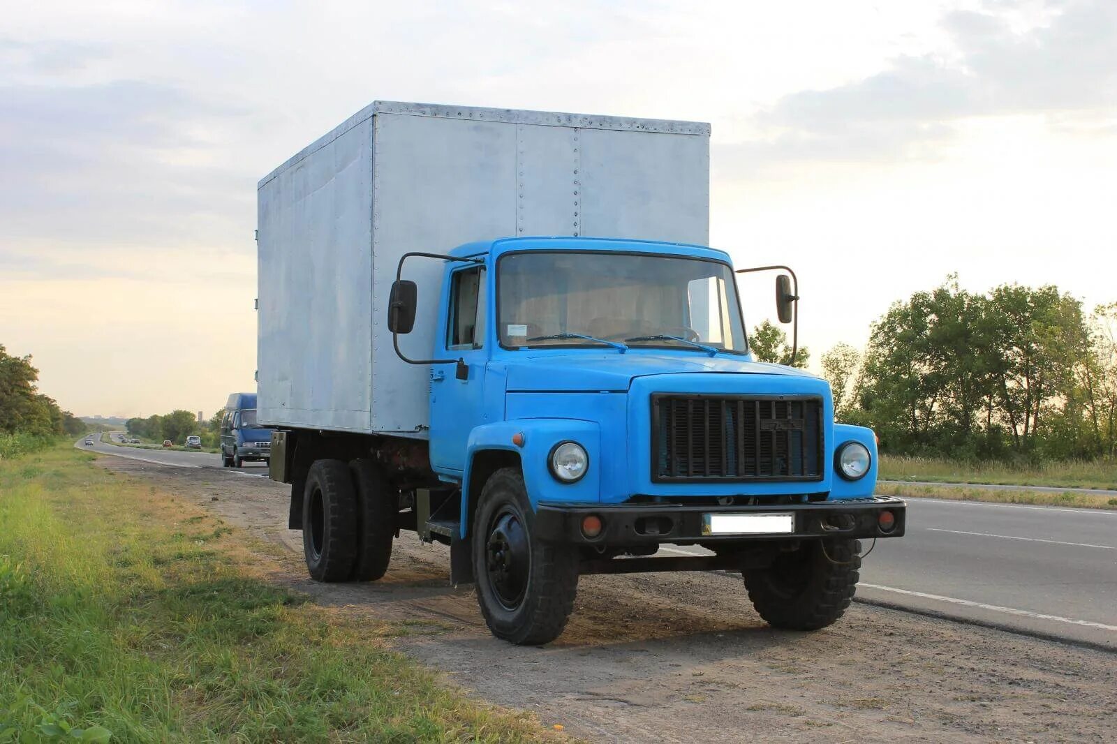 Купить машину грузовик. ГАЗ-3307 грузовой бортовой. Газон ГАЗ 3307. ГАЗ 3307 бортовой. ГАЗ 4301 самосвал.