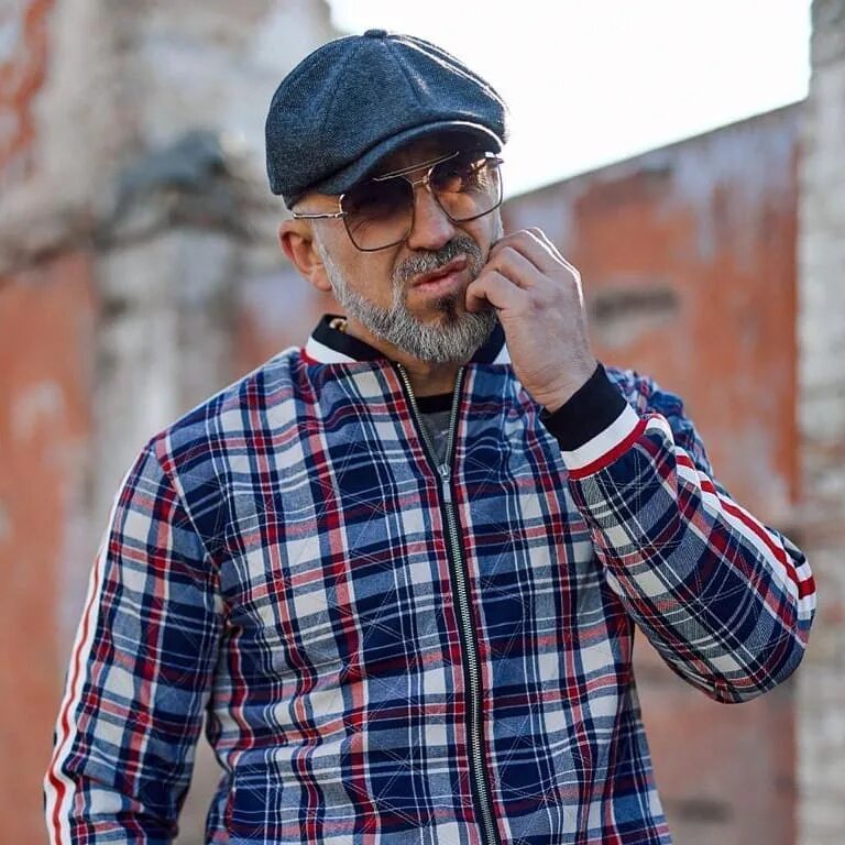 Как выглядит серега. Рэпер серега. рэпер серега бумер. рэпер серега 2025.