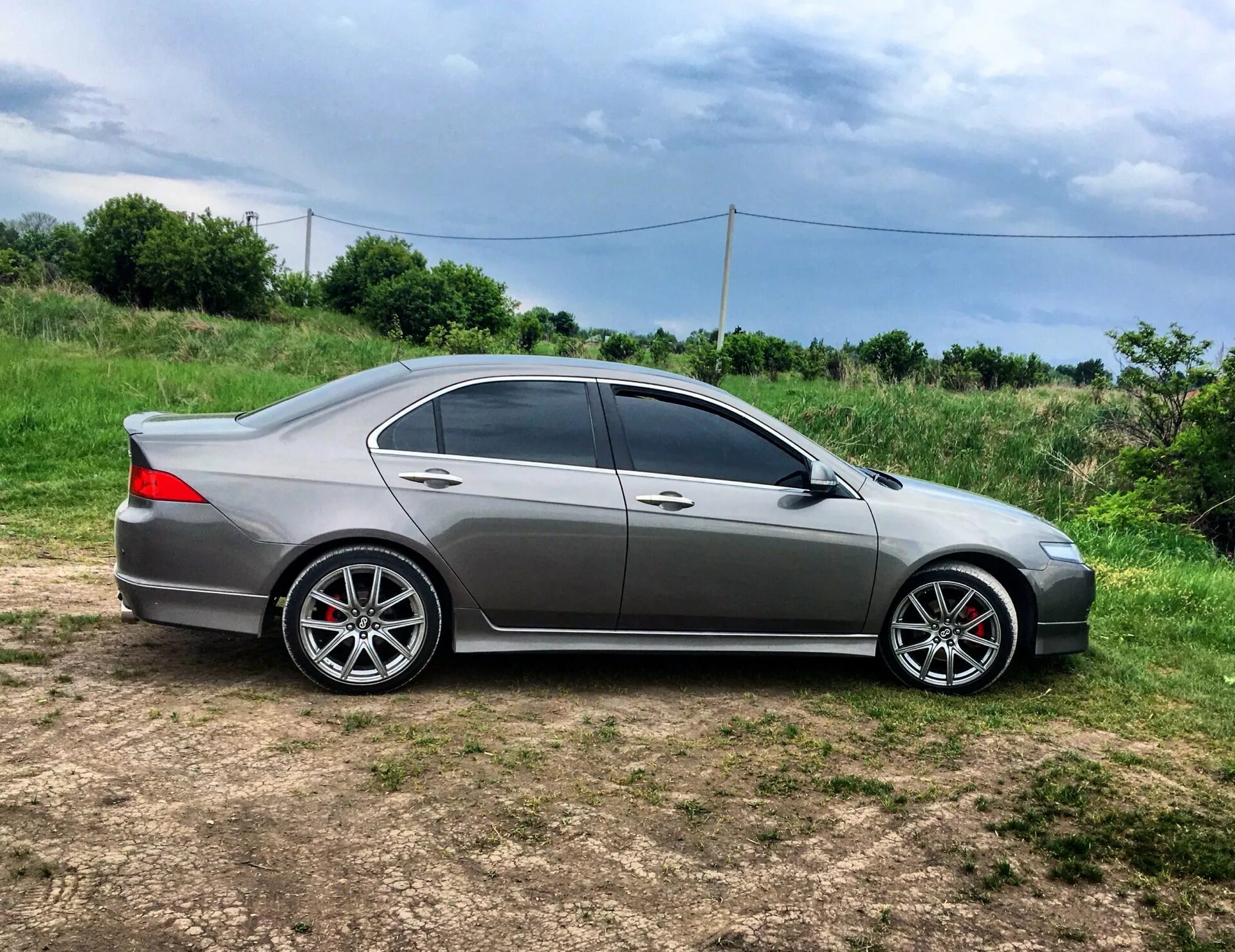 Диски на хонда аккорд 7. Honda accord r18. honda accord 7 wheels. диски r18 honda accord 7. honda accord 7 r17.