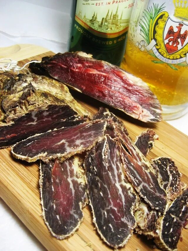 Как называется вяленое мясо. Вяленое мясо. сыровяленое мясо. сушеное мясо. вялим мясо.