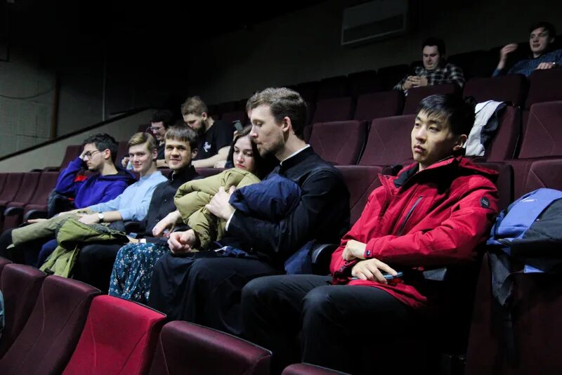 Киноафиша хабаровск. Кинотеатр совкино хабаровск. Кинотеатр гигант. Киноафиша хабаровск 2023. Премьера афиша.