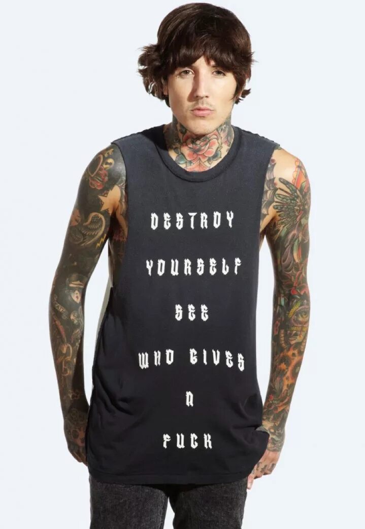 Drop dead clothing. Drop dead коллекция 2008. Оливер сайкс в дроп деад. Оливер сайкс одежда. Оливер сайкс одежда.