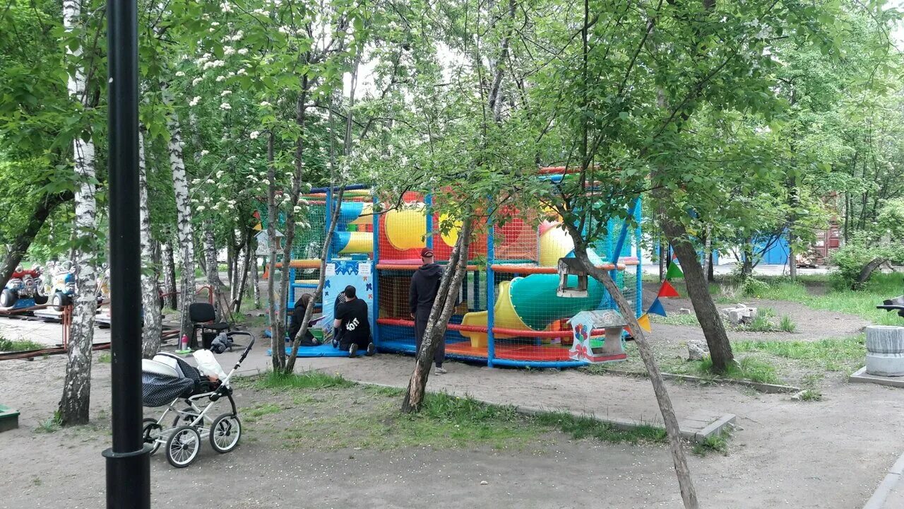 мирра парк новосибирск. мира парк новосибирск лабиринт. детский парк новосибирск. детский парк новосибирск. центральный парк новосибирск детская площадка.